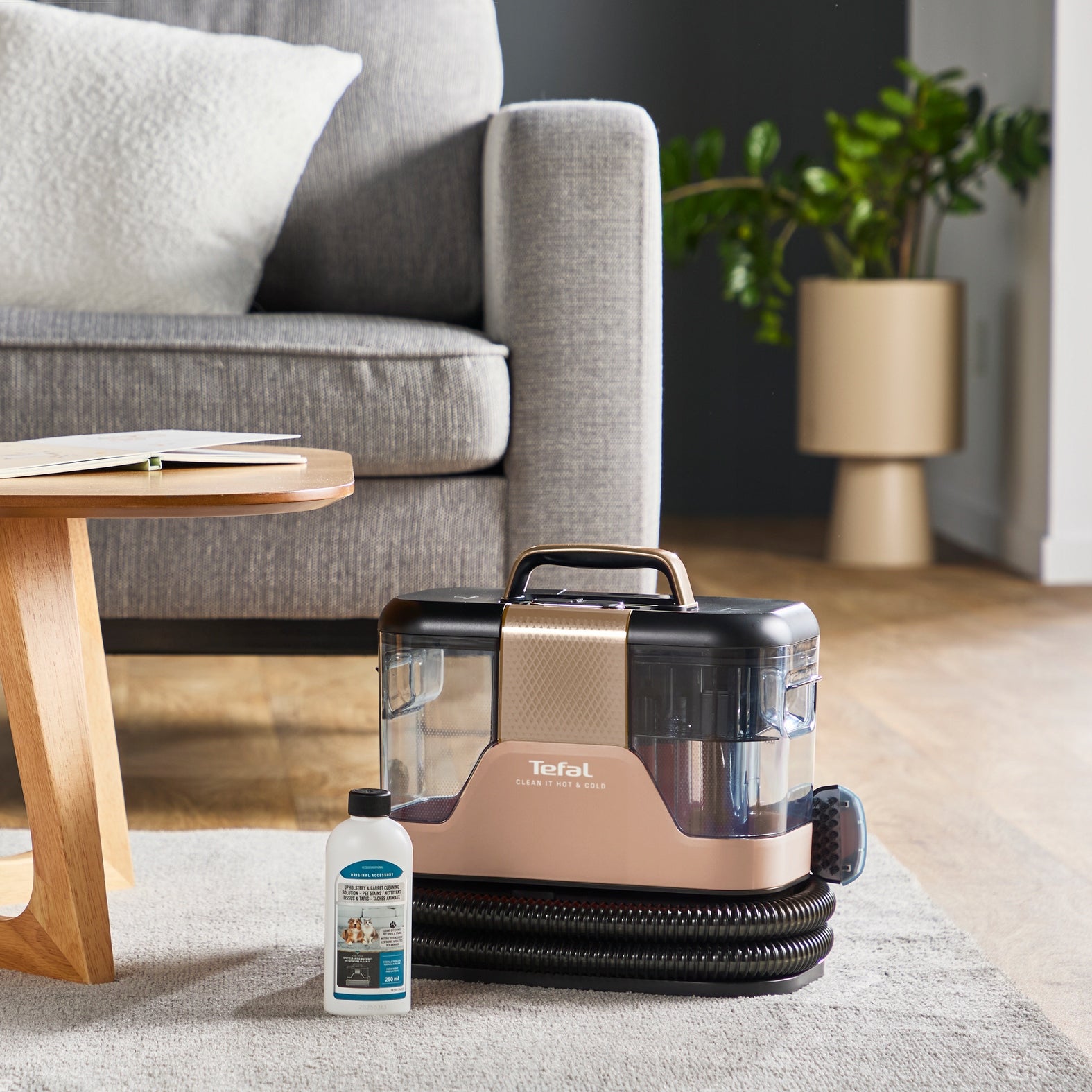 Odkurzacz piorący do tapicerki dywanów Tefal Clean It Hot&Cold IZ7021 1150W