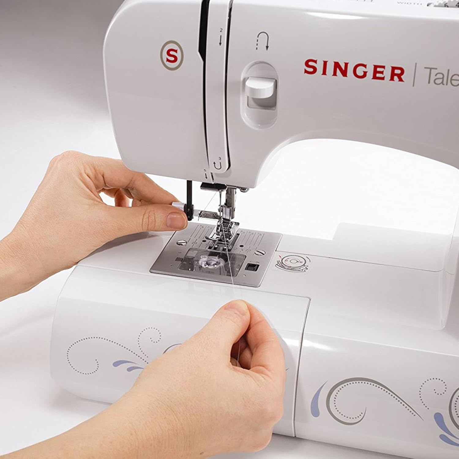 Singer Talent 3323-30 Mechaniczna maszyna do szycia ze ściegami użytkowymi, w pełni automatyczny ścieg dziurkowy w jednym kroku, ścieg zygzakowaty do 6 mm, automatyczne nawlekanie, profesjonalna maszyna do szycia, kolor biały