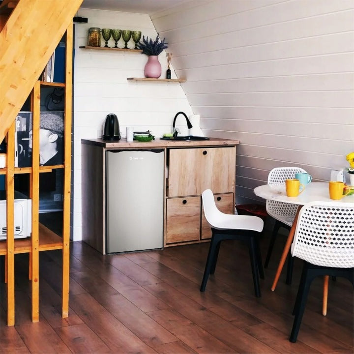 Manta Lodówka mała chłodziarka mini zamrażarka hotelowa biurowa ŚWIATŁO 91l. 83cm